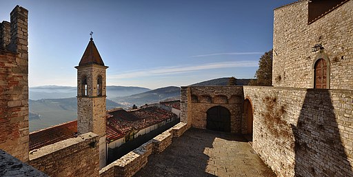 Women-  Castello di Nipozzano